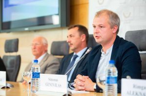 S. Gentvilas reikalauja atšaukti Vyriausybės nutarimą, verčiantį Lietuvos vežėjus persiregistruoti į Lenkiją